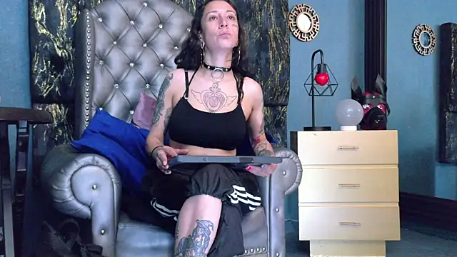Snapshot of LusstCruella chatting on 04/06/26, 12:17 LusstCruella online show from 04/06/26, 12:17