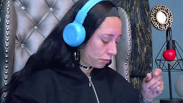 Snapshot of LusstCruella chatting on 04/14/26, 12:22 LusstCruella online show from 04/14/26, 12:22