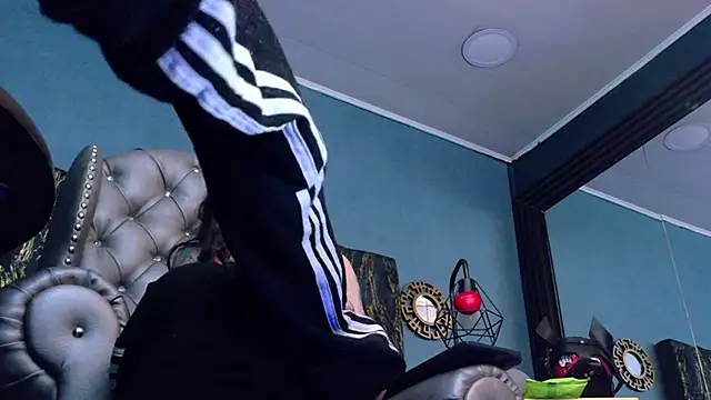 Snapshot of LusstCruella chatting on 04/16/26, 09:39 LusstCruella online show from 04/16/26, 09:39