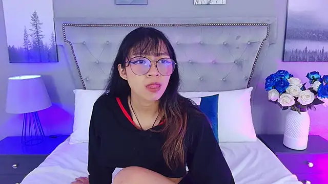 Yommi Winx online show from 09/18/25, 10:56