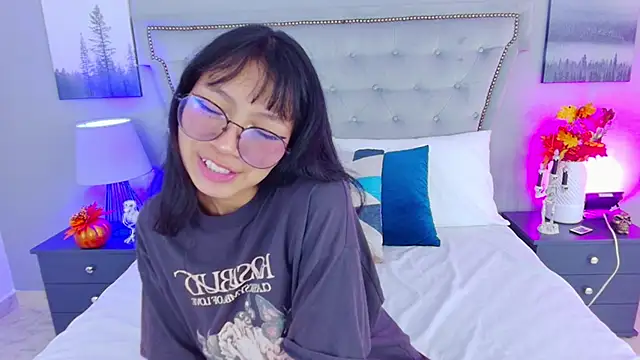 Yommi Winx online show from 10/24/25, 09:33