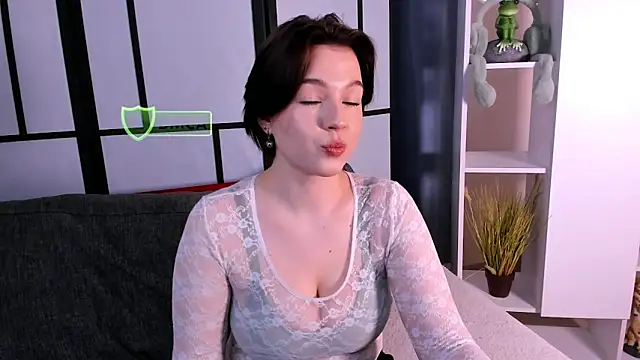 LynBrow online show from 03/11/25, 10:29