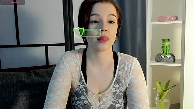 LynBrow online show from 03/19/25, 02:13