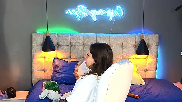 Laia and Aloby online show from 12/12/24, 03:27