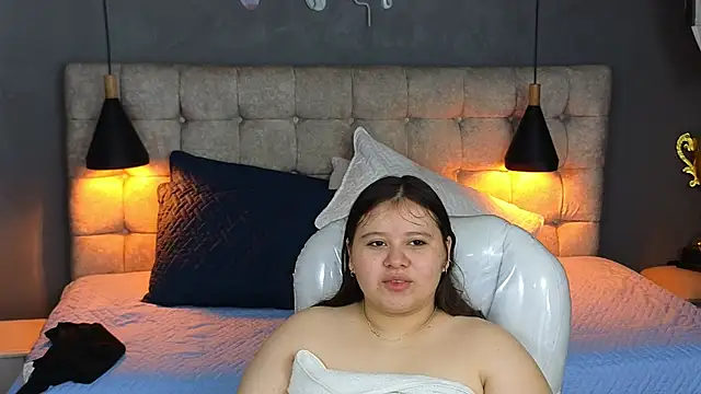 Laia and Aloby online show from 09/18/25, 10:23