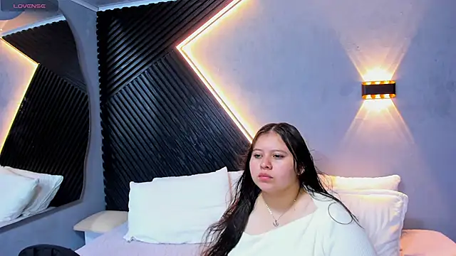 Laia and Aloby online show from 07/18/26, 10:02