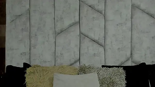 MoniicaRocha  online show from 12/21/24, 08:32