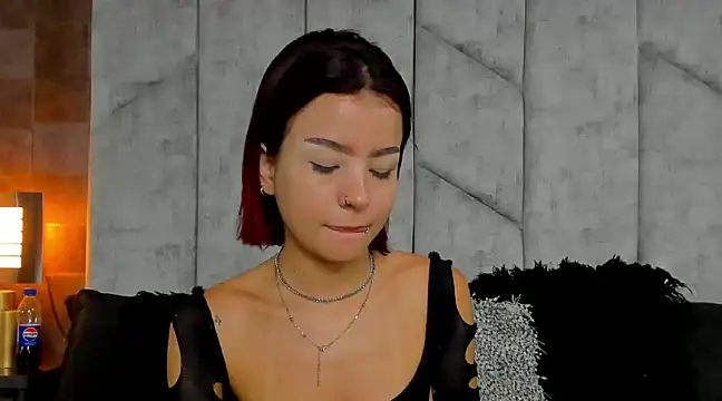 MoniicaRocha  online show from 02/17/25, 08:36