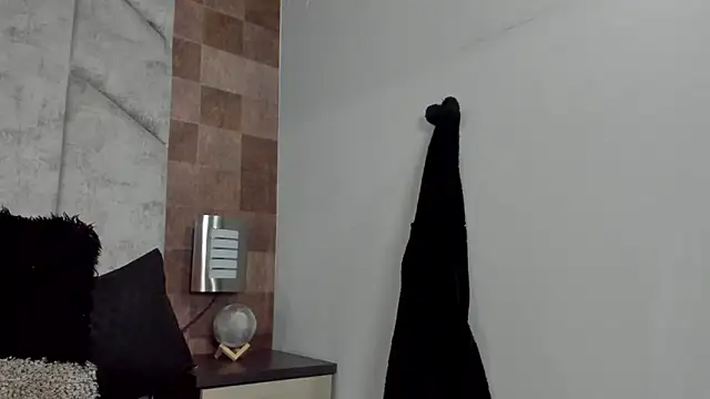 MoniicaRocha  online show from 02/22/25, 08:42