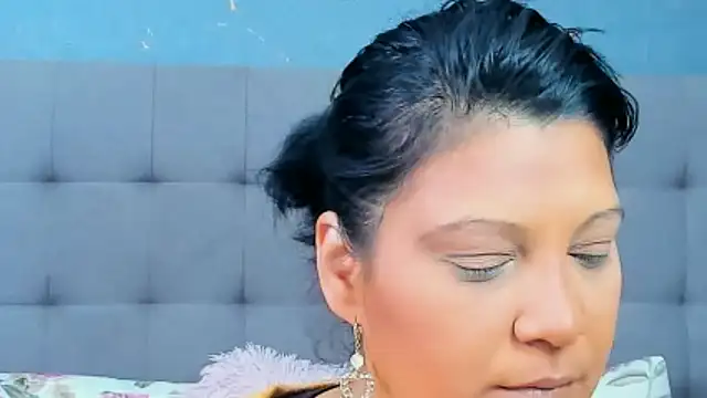 AmyCubes online show from 01/12/25, 04:21