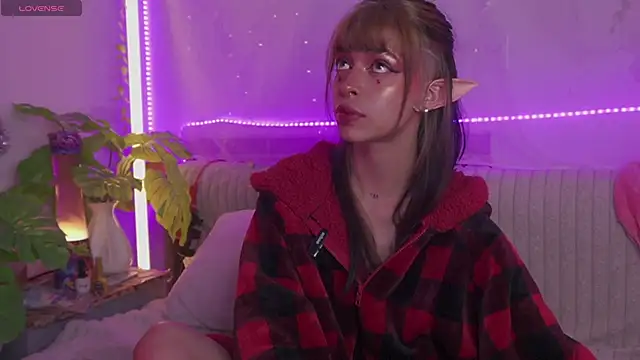 Snapshot of Kitty_arts chatting on 01/04/25, 06:51 Kitty arts online show from 01/04/25, 06:51