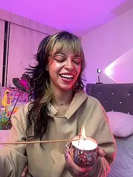 Snapshot of Kitty_arts chatting on 03/16/25, 03:39 Kitty arts online show from 03/16/25, 03:39