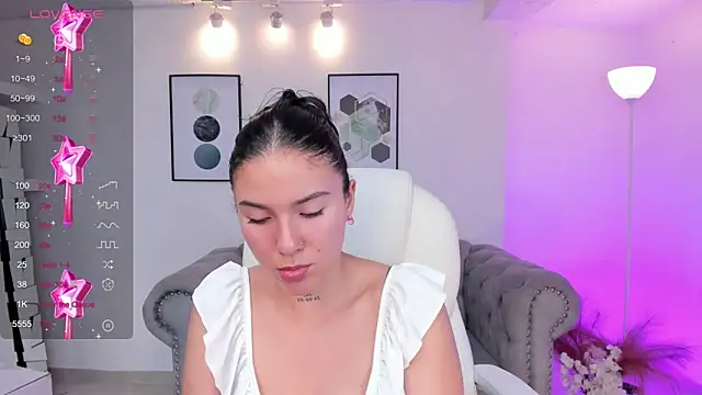 Snapshot of kendaall_jenner_ chatting on 12/21/24, 03:36 kendaall jenner  online show from 12/21/24, 03:36