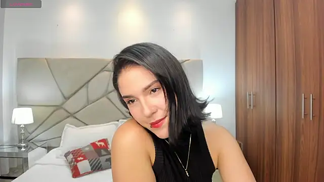 Snapshot of kendaall_jenner_ chatting on 12/31/24, 04:49 kendaall jenner  online show from 12/31/24, 04:49