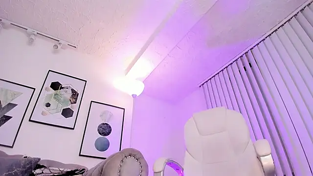 Snapshot of kendaall_jenner_ chatting on 01/24/25, 10:11 kendaall jenner  online show from 01/24/25, 10:11