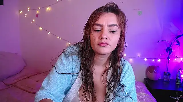 Snapshot of Lu_perez chatting on 11/15/25, 04:25 Lu perez online show from 11/15/25, 04:25