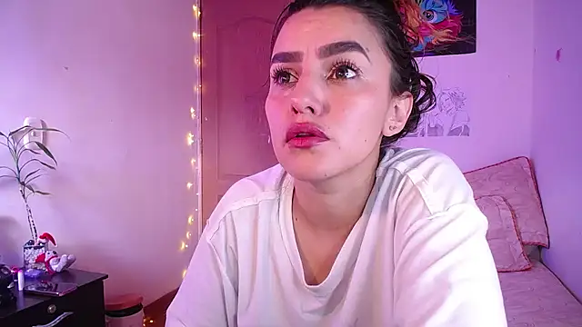 Snapshot of Lu_perez chatting on 12/17/25, 04:24 Lu perez online show from 12/17/25, 04:24