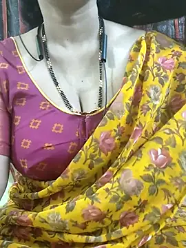 Snapshot of bhuvana555 chatting on 11/13/25, 05:39 bhuvana555 online show from 11/13/25, 05:39