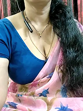 Snapshot of bhuvana555 chatting on 11/19/25, 04:40 bhuvana555 online show from 11/19/25, 04:40