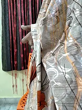 Snapshot of bhuvana555 chatting on 11/28/25, 05:37 bhuvana555 online show from 11/28/25, 05:37