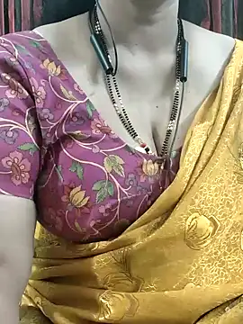 Snapshot of bhuvana555 chatting on 12/13/25, 07:53 bhuvana555 online show from 12/13/25, 07:53