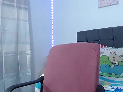 Snapshot of katty_ebonny chatting on 10/28/25, 03:21 katty ebonny online show from 10/28/25, 03:21