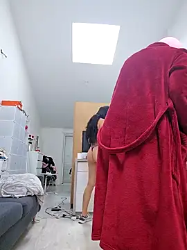 Snapshot of enolaxxx chatting on 09/15/25, 12:38 enolaxxx online show from 09/15/25, 12:38