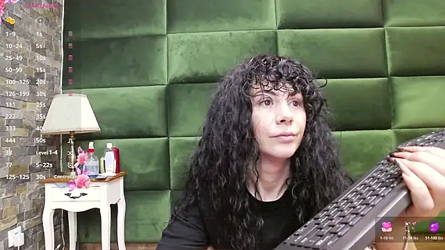 Snapshot of SelenSummer chatting on 11/13/25, 08:08 SelenSummer online show from 11/13/25, 08:08