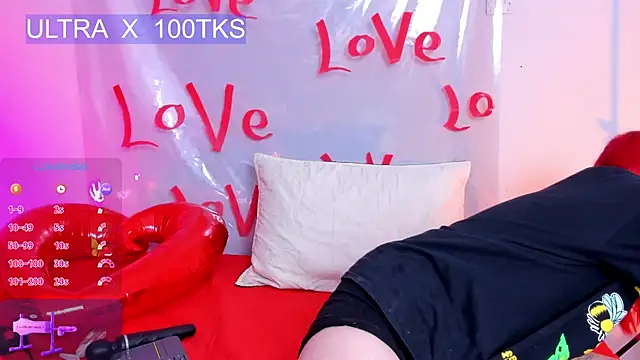 Snapshot of sofia218 chatting on 02/18/25, 11:08 sofia218 online show from 02/18/25, 11:08