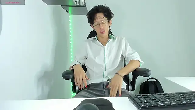 manu vera online show from 12/30/24, 11:37
