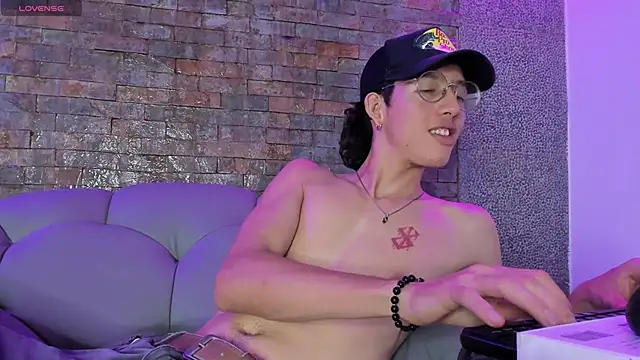 manu vera online show from 03/06/25, 07:54