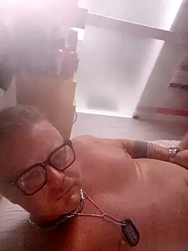 Snapshot of swingr chatting on 12/04/24, 12:30 swingr online show from 12/04/24, 12:30