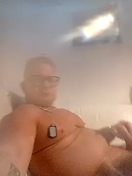 Snapshot of swingr chatting on 12/06/24, 12:23 swingr online show from 12/06/24, 12:23