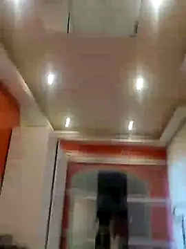 Snapshot of swingr chatting on 12/14/24, 01:16 swingr online show from 12/14/24, 01:16