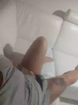 Snapshot of swingr chatting on 01/22/25, 11:53 swingr online show from 01/22/25, 11:53