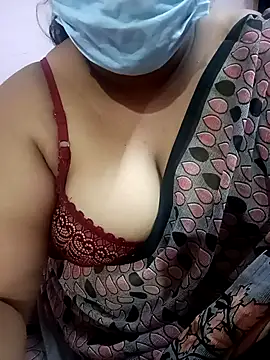 Snapshot of maadhangi chatting on 10/27/25, 06:01 maadhangi online show from 10/27/25, 06:01