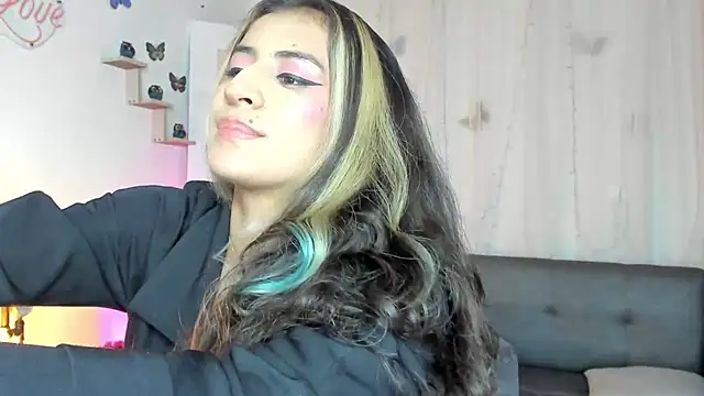 Snapshot of Alaia_Love77 chatting on 03/15/25, 09:49 Alaia Love77 online show from 03/15/25, 09:49