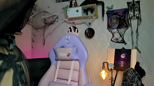 Snapshot of Alaia_Love77 chatting on 10/15/25, 03:34 Alaia Love77 online show from 10/15/25, 03:34