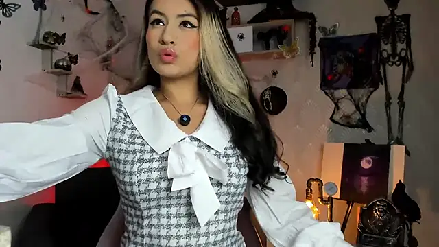 Snapshot of Alaia_Love77 chatting on 10/17/25, 10:12 Alaia Love77 online show from 10/17/25, 10:12