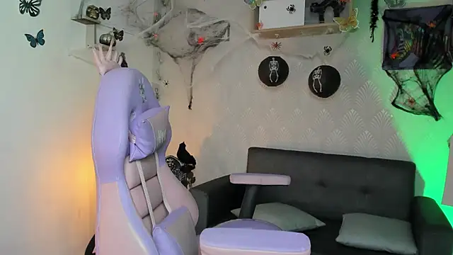 Snapshot of Alaia_Love77 chatting on 10/19/25, 11:05 Alaia Love77 online show from 10/19/25, 11:05