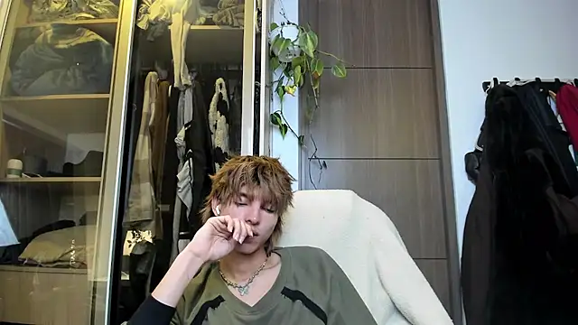 santy-kitty online show from 02/19/25, 03:17