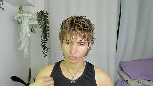 santy-kitty online show from 10/12/25, 01:15