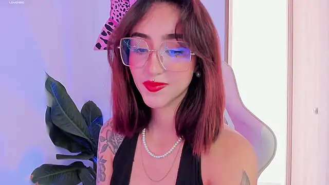 Snapshot of MelodieRoy chatting on 02/10/25, 08:00 MelodieRoy online show from 02/10/25, 08:00