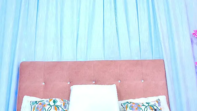 Snapshot of AlliciaKim chatting on 11/13/25, 07:13 AlliciaKim online show from 11/13/25, 07:13