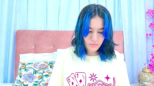 Snapshot of AlliciaKim chatting on 11/15/25, 07:10 AlliciaKim online show from 11/15/25, 07:10