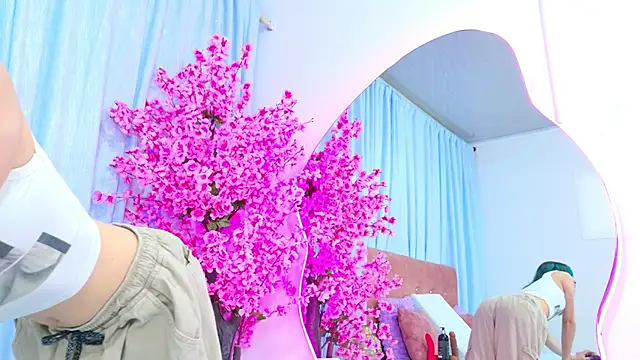 Snapshot of AlliciaKim chatting on 12/02/25, 07:20 AlliciaKim online show from 12/02/25, 07:20