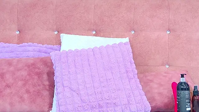 Snapshot of AlliciaKim chatting on 12/03/25, 07:12 AlliciaKim online show from 12/03/25, 07:12