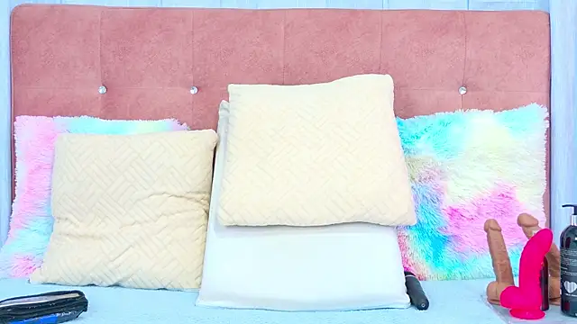 Snapshot of AlliciaKim chatting on 12/15/25, 07:29 AlliciaKim online show from 12/15/25, 07:29