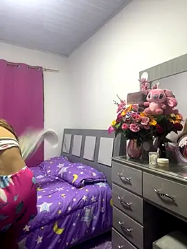 Snapshot of perlita05 chatting on 11/22/25, 03:27 perlita05 online show from 11/22/25, 03:27