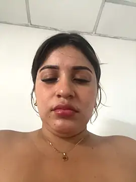 Snapshot of perlita05 chatting on 11/22/25, 07:35 perlita05 online show from 11/22/25, 07:35